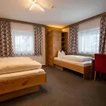 Gidis Hof Vendégház 3*