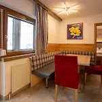 Gidis Hof 3*