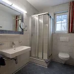 Konukevi Gidis Hof 3*